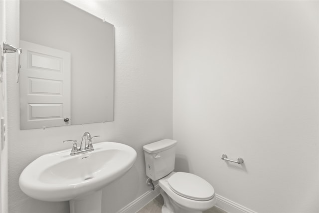 bathroom featuring sink and toilet