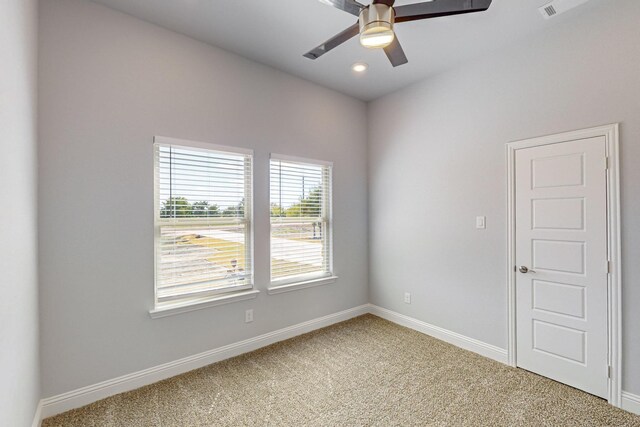 carpeted empty room featuring ceiling fan