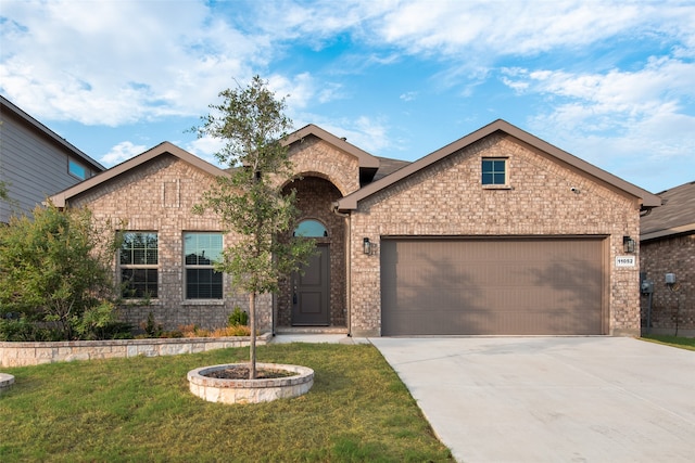 view of front facade with a garage and a front yard