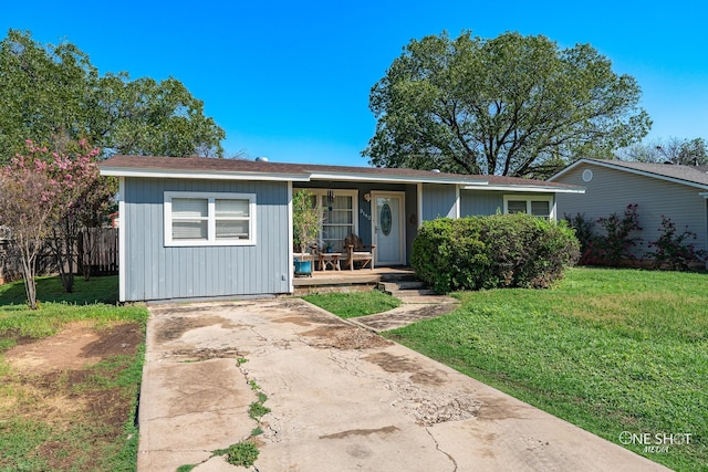 ranch-style house with a front lawn and a porch