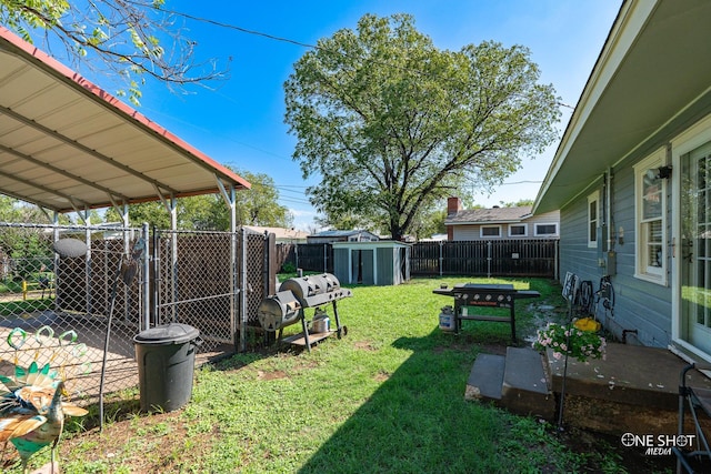 view of yard featuring a storage shed