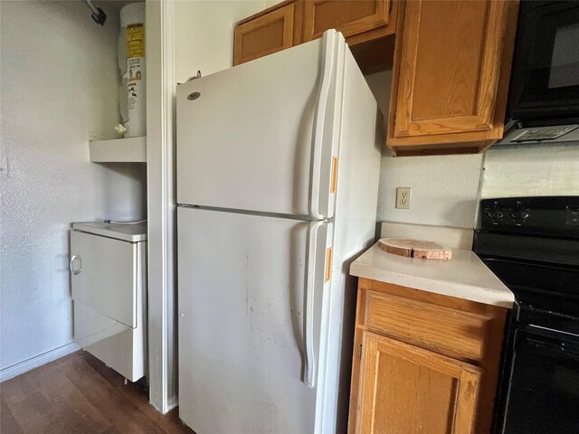 laundry room with washer / dryer