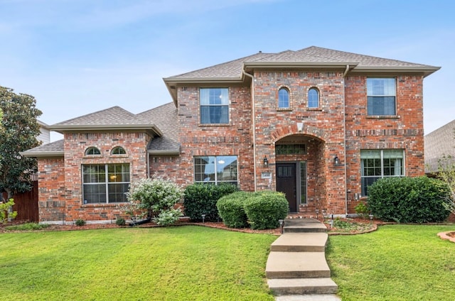 view of front of house featuring a front lawn