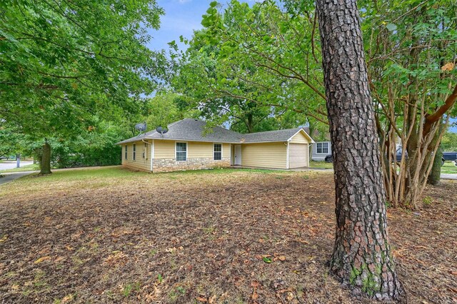 single story home with a garage