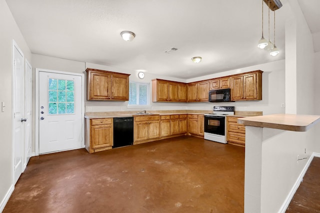 kitchen with sink, a breakfast bar area, kitchen peninsula, hanging light fixtures, and black appliances