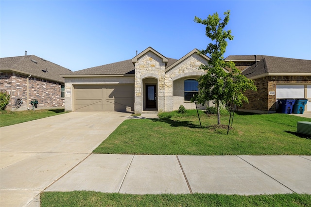 view of front of home featuring a front lawn and a garage