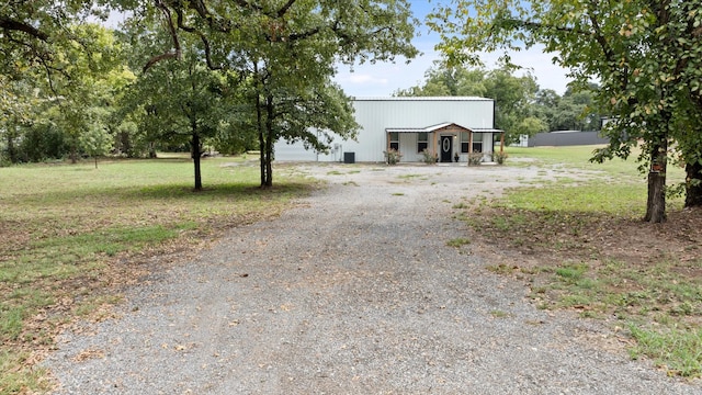 view of front of house featuring a front yard