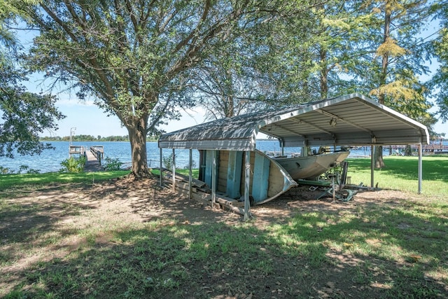 view of yard with a water view