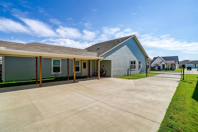 back of house featuring a lawn