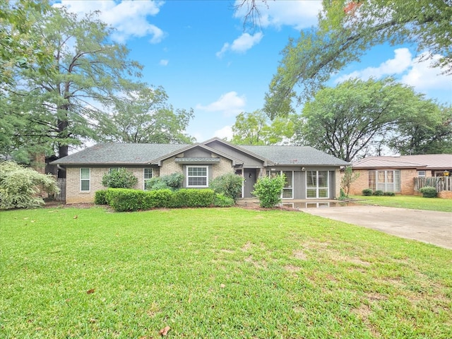 ranch-style house with a front yard