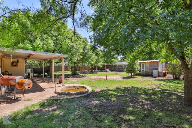 view of yard featuring a patio