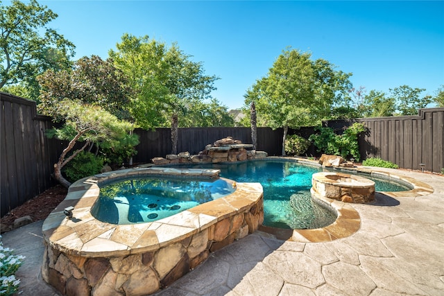 view of pool with an in ground hot tub