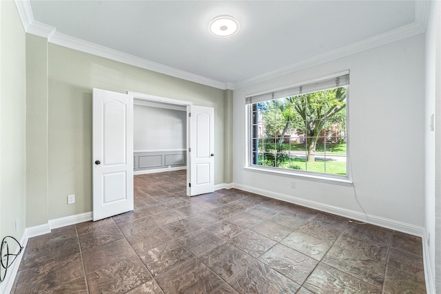 empty room with ornamental molding