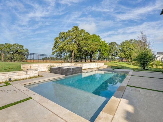 view of swimming pool with a jacuzzi, a yard, and a patio area