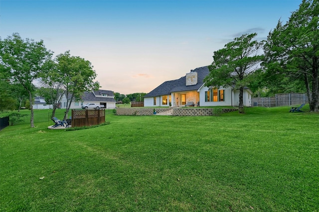 view of yard at dusk