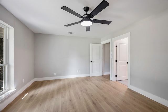 unfurnished room with light hardwood / wood-style floors and ceiling fan