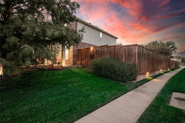 view of yard at dusk