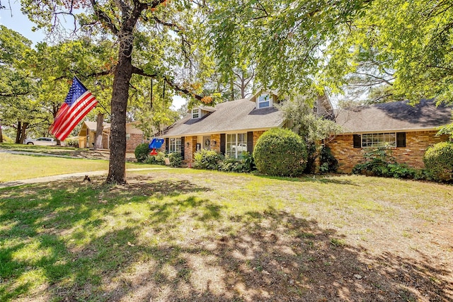 new england style home with a front lawn