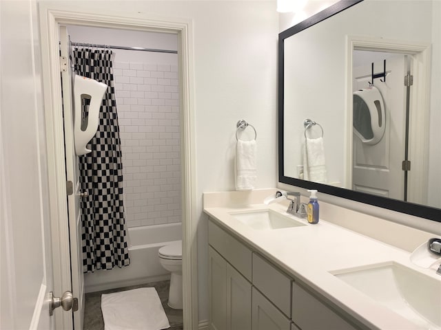 full bathroom featuring shower / tub combo with curtain, vanity, and toilet