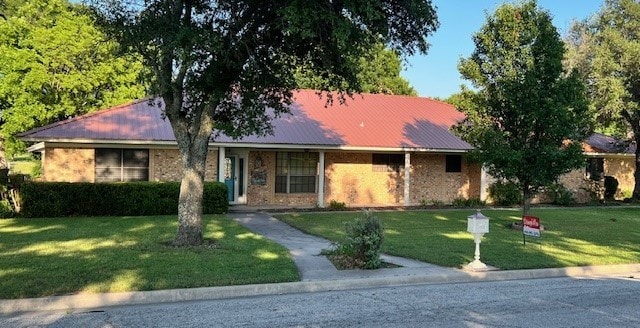 ranch-style home featuring a front yard