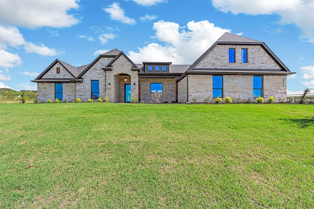 view of front facade featuring a front lawn