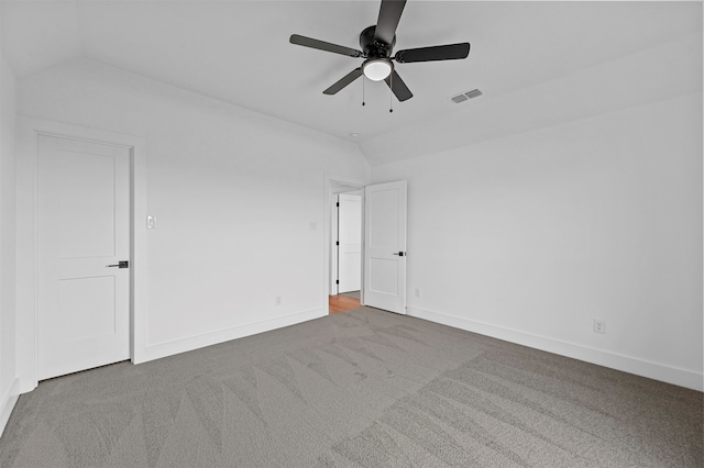 carpeted spare room with vaulted ceiling and ceiling fan