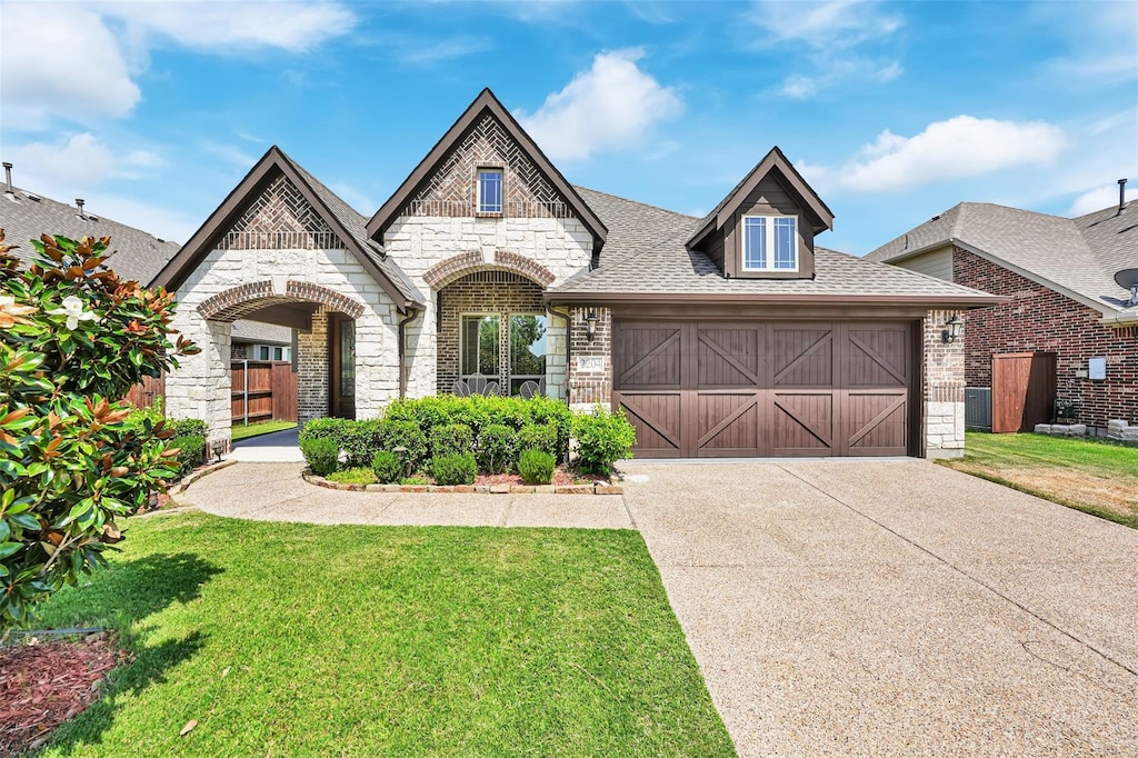 view of front facade featuring a garage and a front lawn