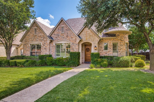 view of front of property with a front yard