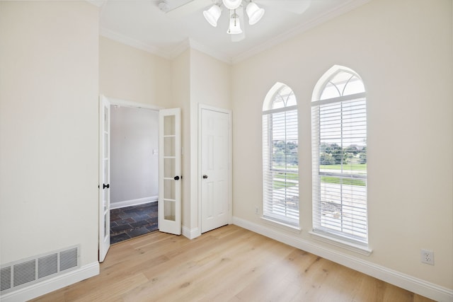 empty room featuring ornamental molding, ceiling fan, and light hardwood / wood-style flooring