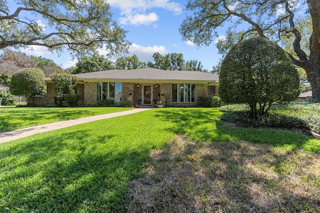 single story home with a front yard