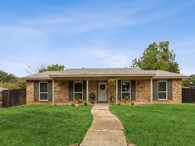 single story home with a front yard