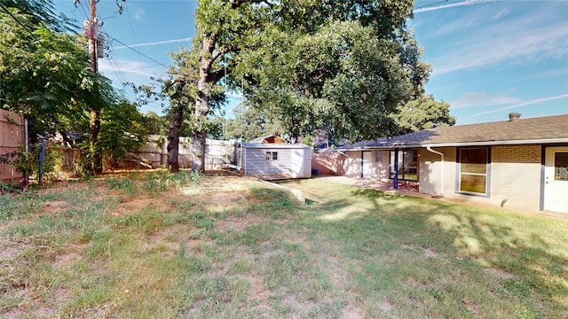 view of yard with a storage unit