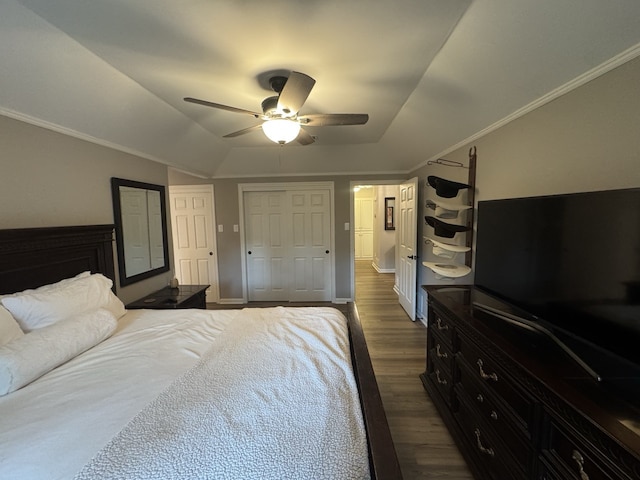 bedroom with ornamental molding, ceiling fan, dark wood-type flooring, and vaulted ceiling