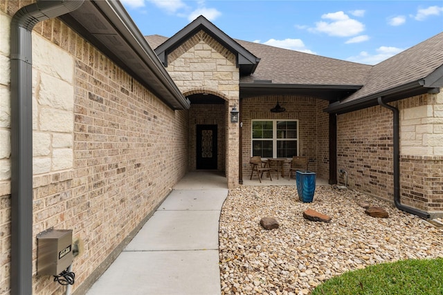 entrance to property featuring ceiling fan