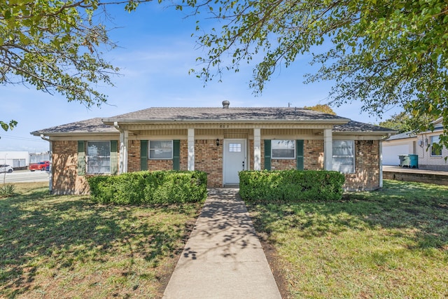 view of front of house with a front yard