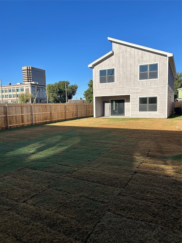 back of house featuring a yard