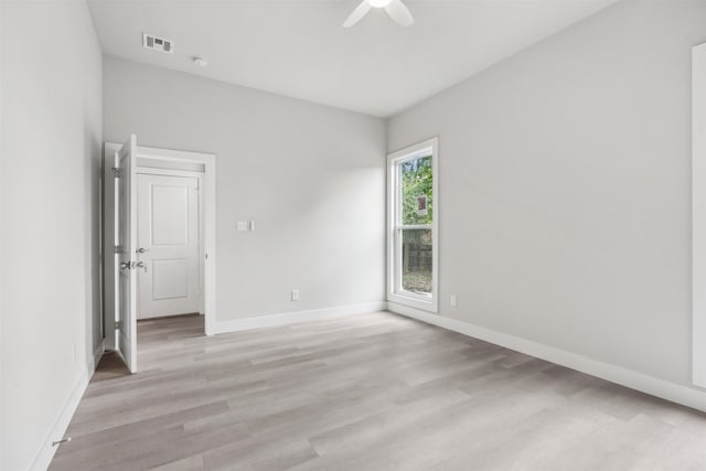 empty room featuring light hardwood / wood-style floors and ceiling fan