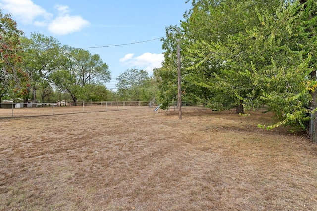 view of yard featuring a rural view