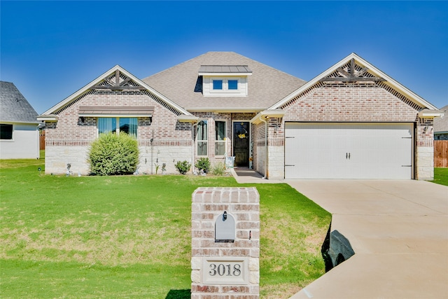 view of front of house featuring a front lawn and a garage