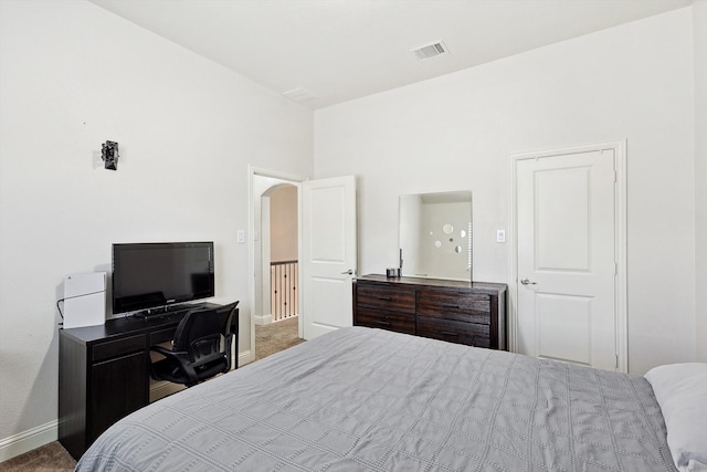 bedroom with carpet flooring