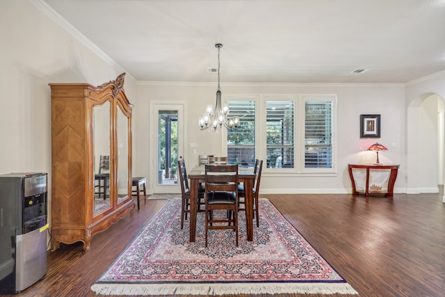 kitchen featuring decorative backsplash, appliances with stainless steel finishes, dark hardwood / wood-style flooring, hanging light fixtures, and an island with sink