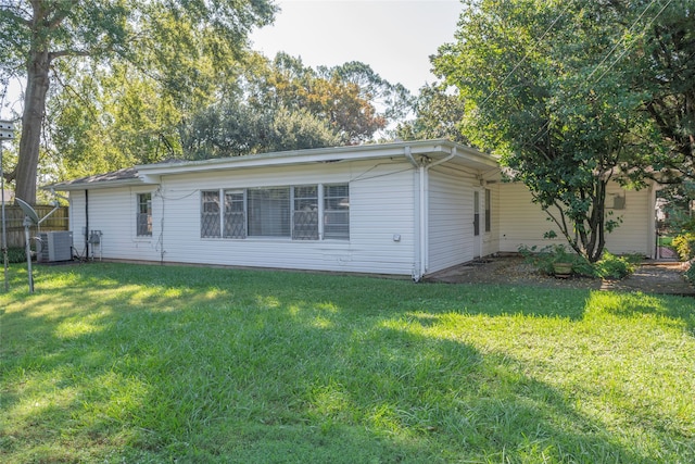 exterior space featuring a lawn