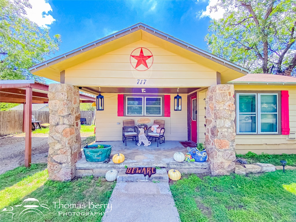 view of front of property with a porch