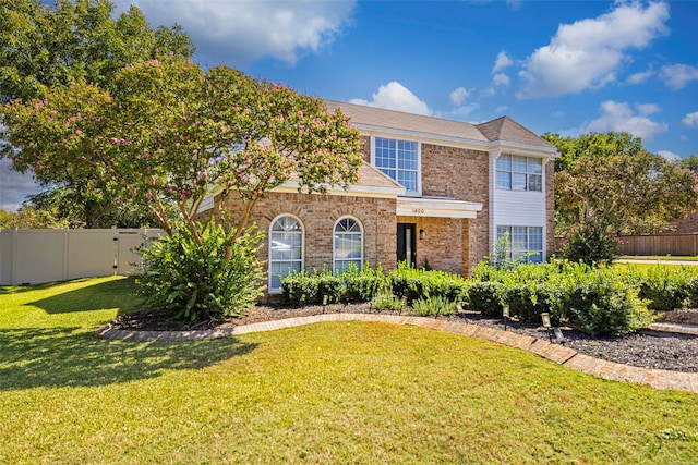 view of front of house featuring a front lawn