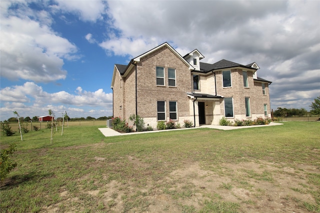 view of front facade with a front lawn