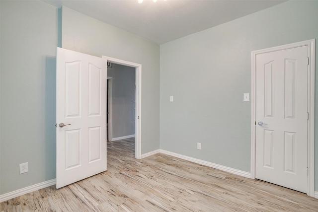 unfurnished room with light hardwood / wood-style flooring