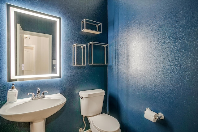 bathroom featuring sink and toilet