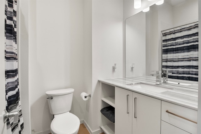 bathroom with a shower with curtain, vanity, and toilet