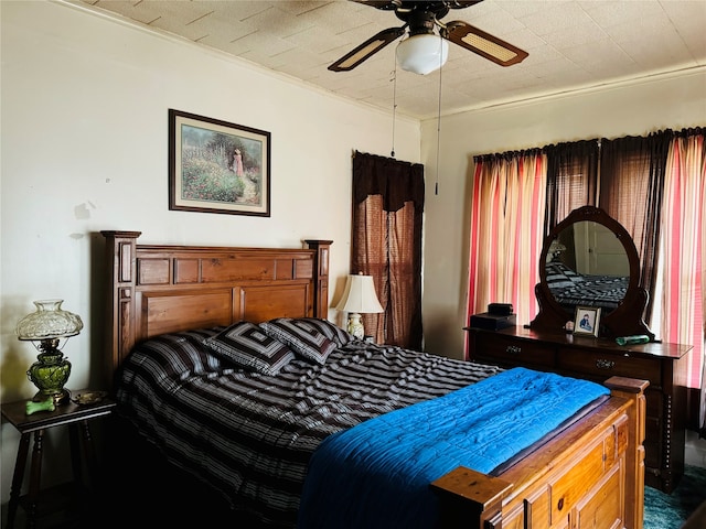 bedroom with ceiling fan and a textured ceiling