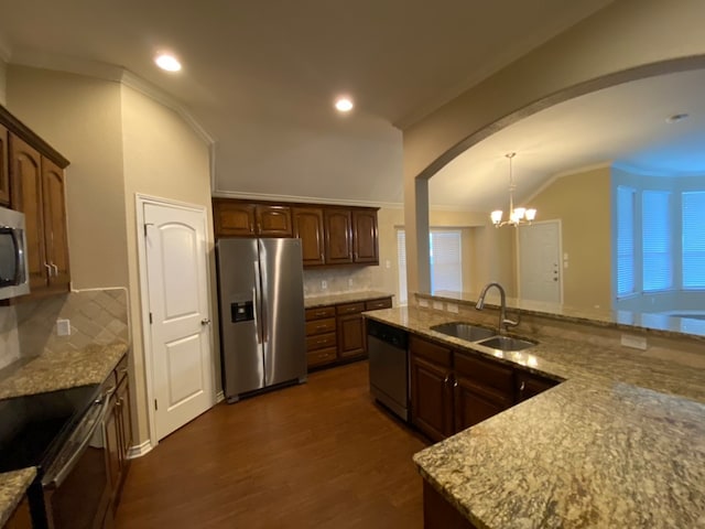 kitchen with dark hardwood / wood-style floors, sink, a notable chandelier, decorative backsplash, and appliances with stainless steel finishes